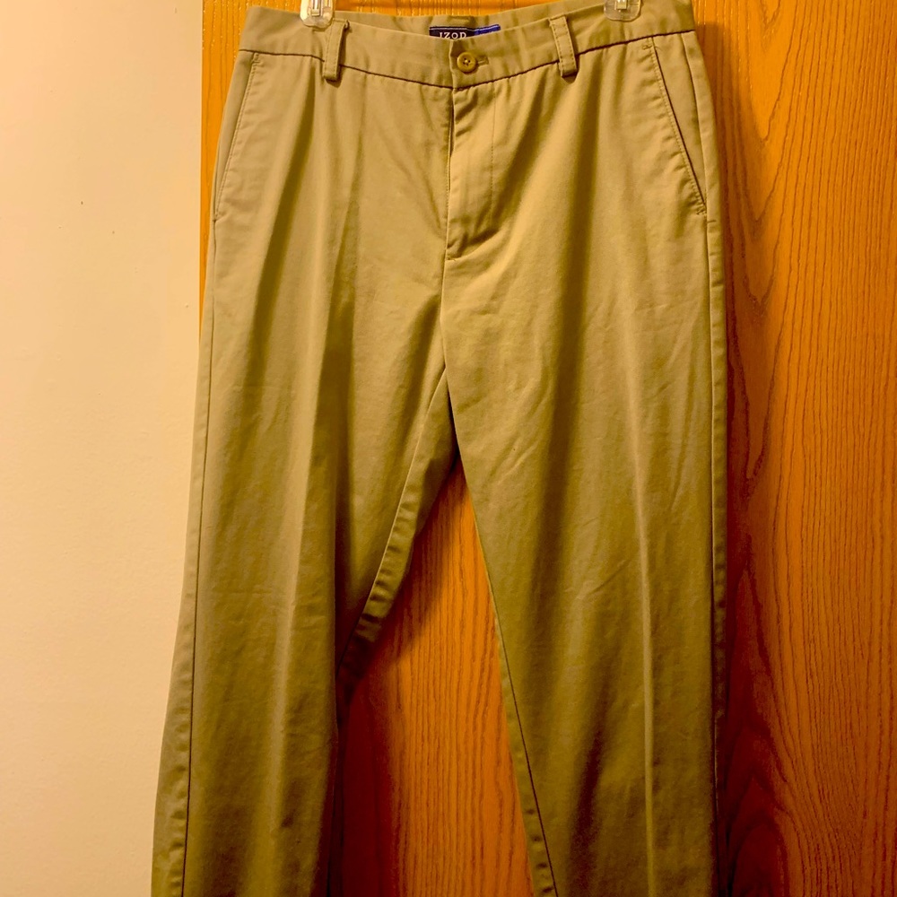 Izod Khakis/Chinos